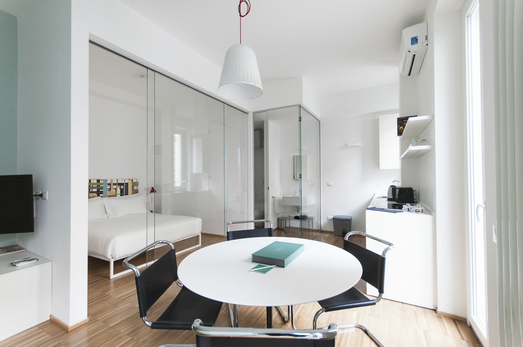 Brera Apartments In Nerino Милано Екстериор снимка